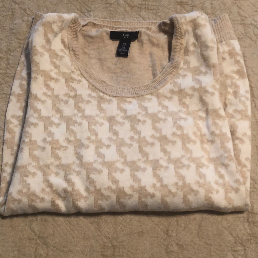 Tan and white Gap sweater (3/4 length sleeves)